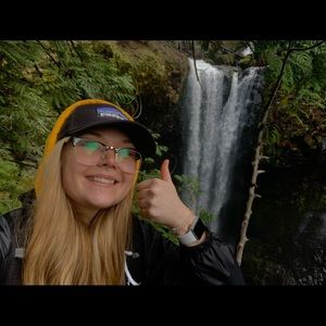 Meet your Posher, Abbey